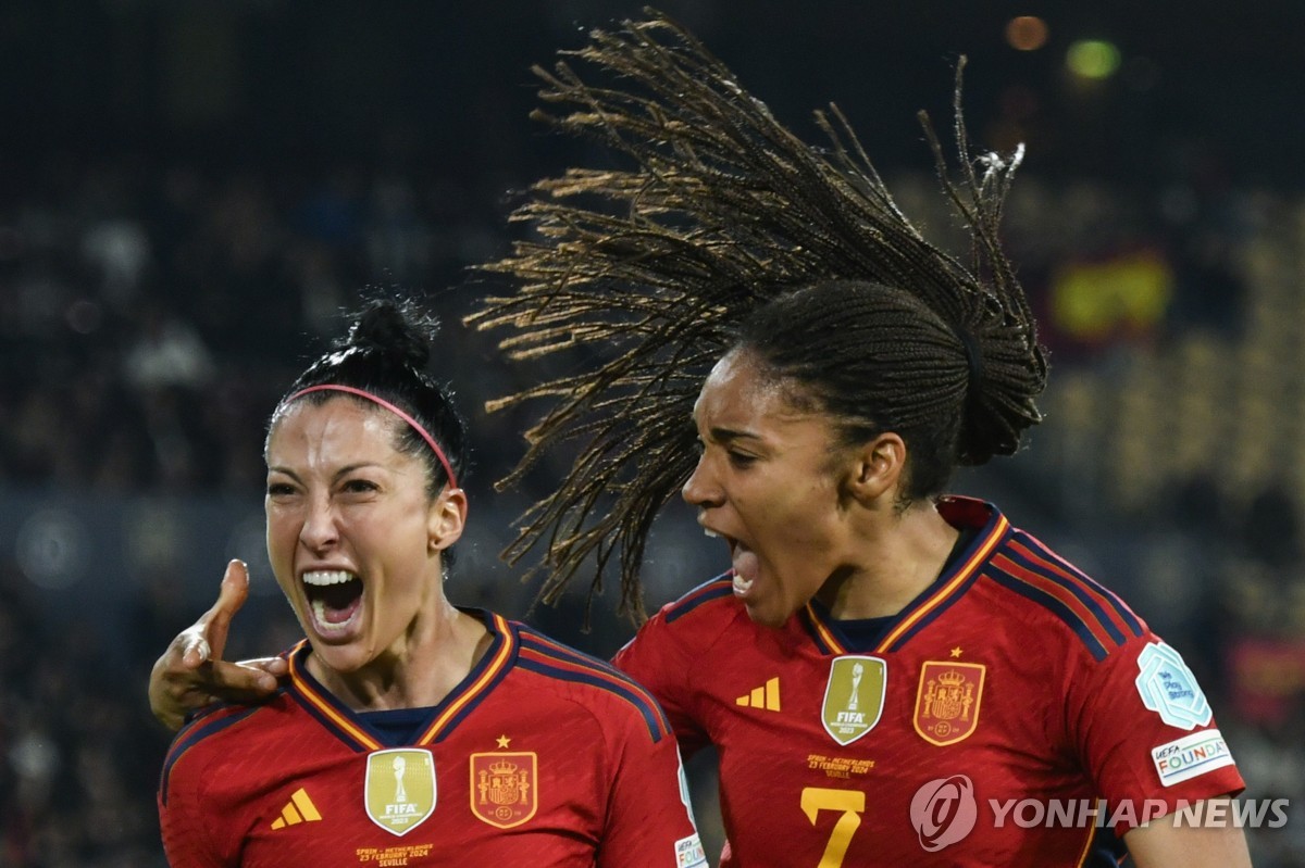'강제 입맞춤' 스페인 여자축구, 사상 첫 올림픽 진출