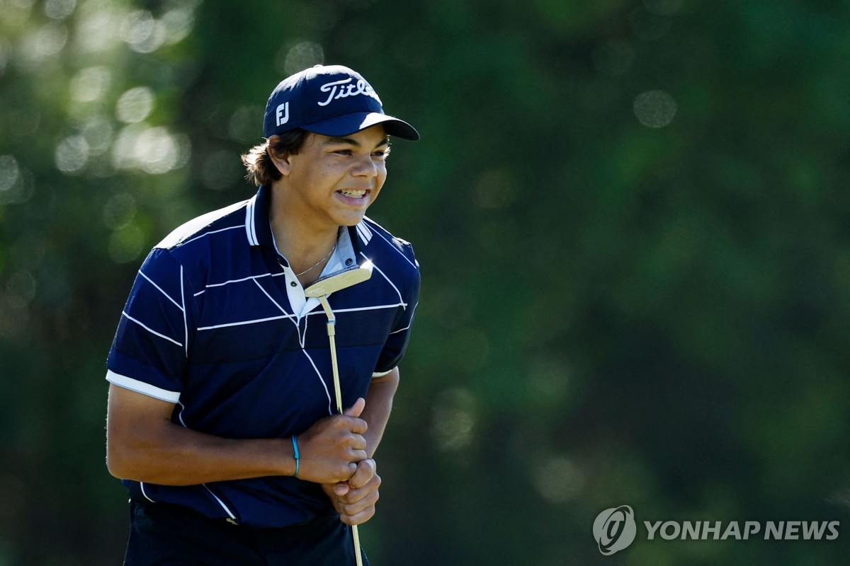 "PGA 투어 도전한 우즈 아들, 예선전서 극성팬들 때문에 곤욕"