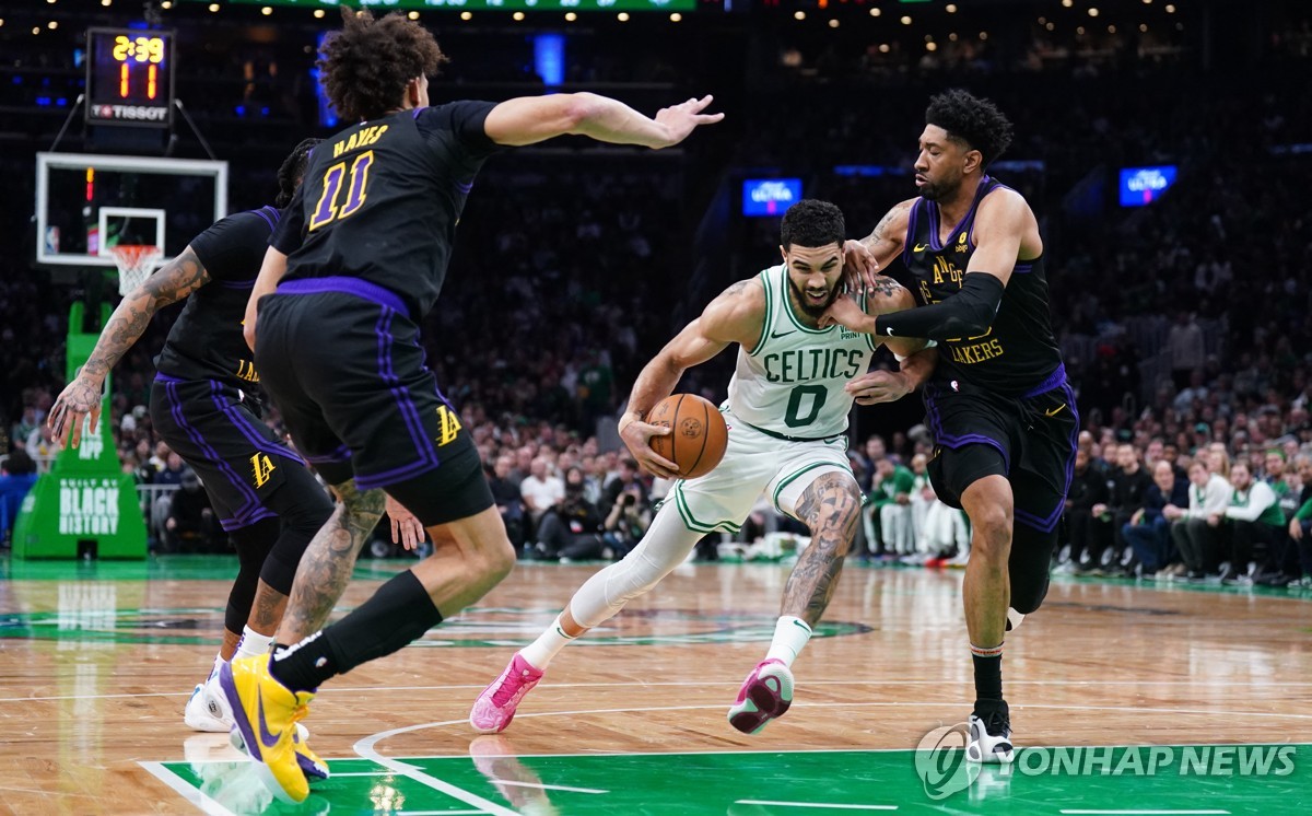 NBA 레이커스, 제임스·데이비스 없이 보스턴 원정서 승리