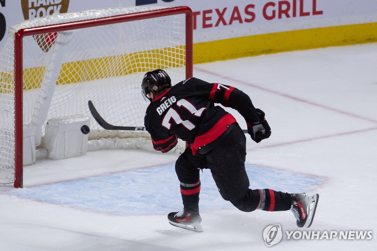 빈 골대 강슛했다고 '퍽'…불문율로 일어난 NHL '온타리오 전투'