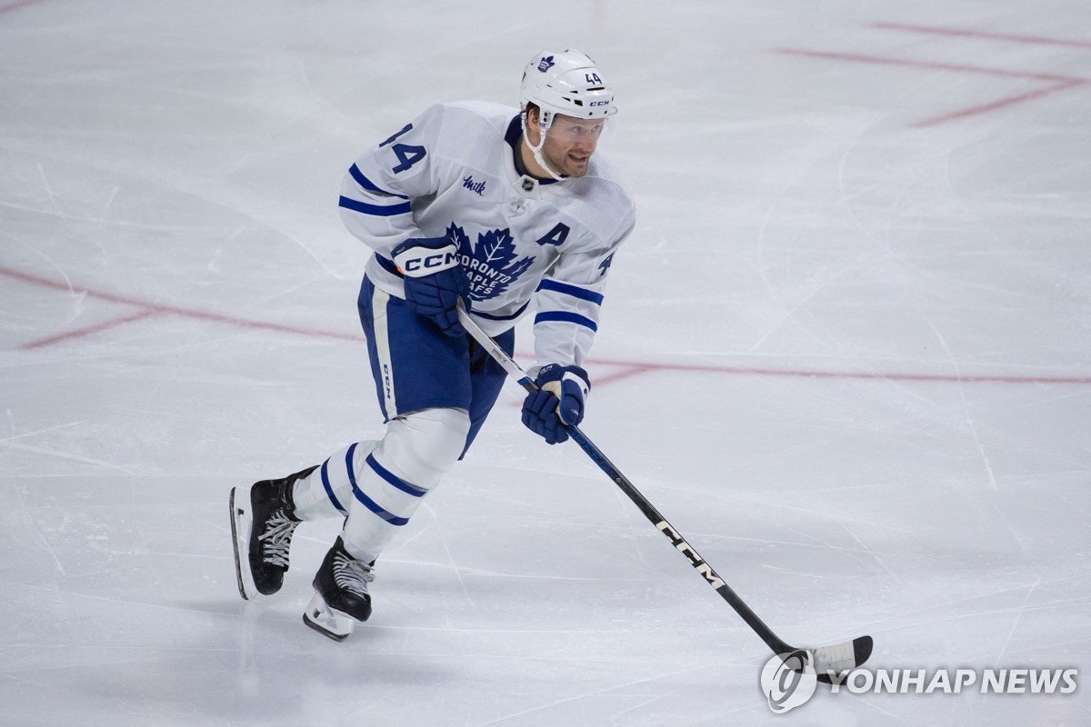 빈 골대 강슛했다고 '퍽'…불문율로 일어난 NHL '온타리오 전투'