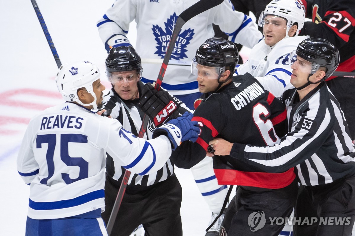 빈 골대 강슛했다고 '퍽'…불문율로 일어난 NHL '온타리오 전투'