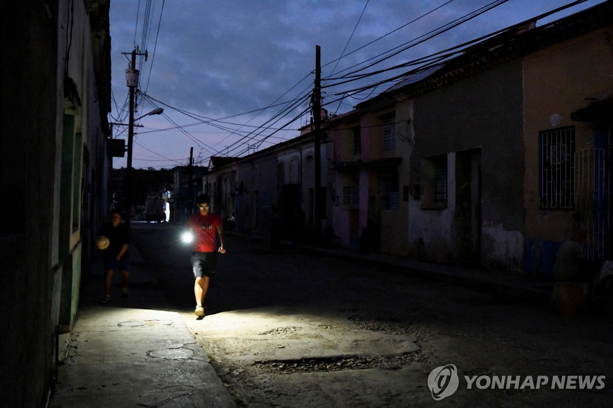 쿠바 식량난 고조…배급용 닭고기 빼돌린 30여명 체포