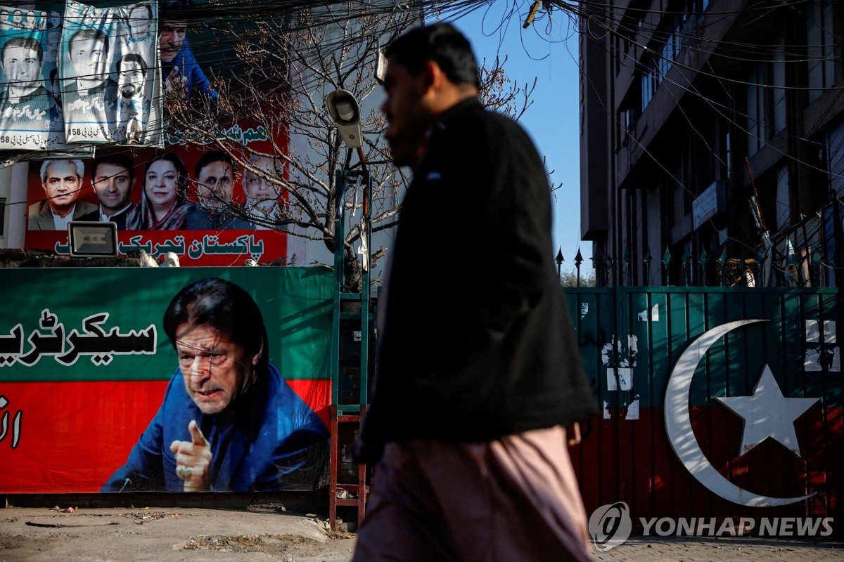 '연립정부 협상' 파키스탄서 옥중 前총리도 차기 총리 후보 지명