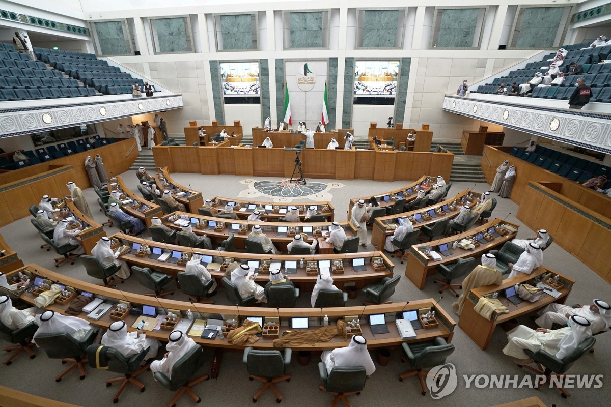 쿠웨이트 군주, 의회 해산…"공격적·부적절 발언, 헌법 위반"