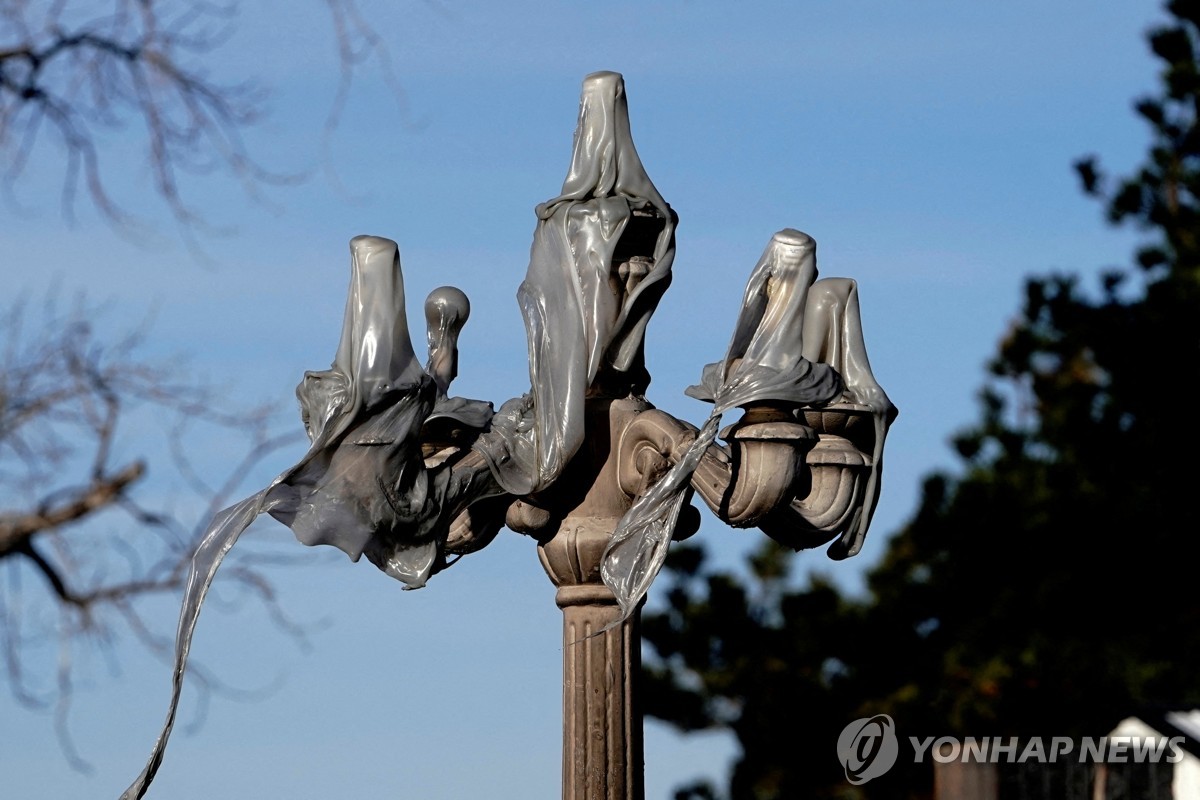 美텍사스 산불, 서울 3배 면적 태우며 확산…주택 40여채 소실