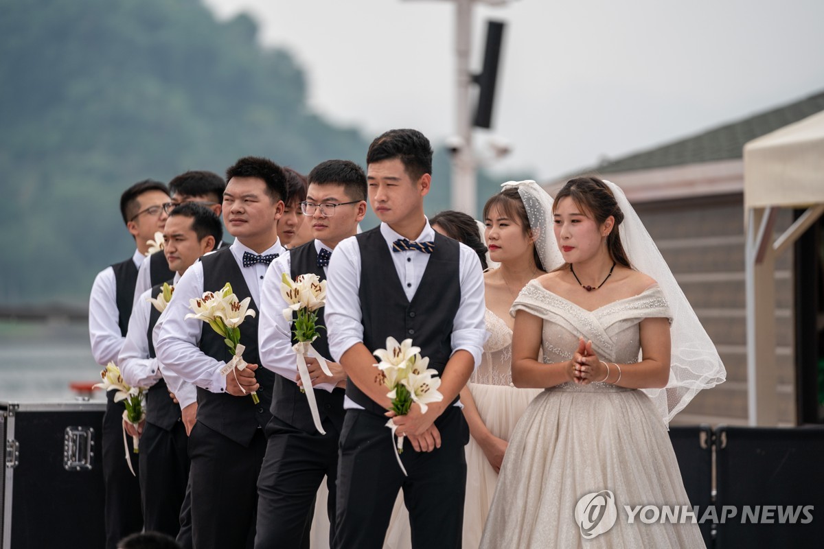 中, 결혼·출산 급감속 '과부의 해' 속설에 "미신 믿지 말라"