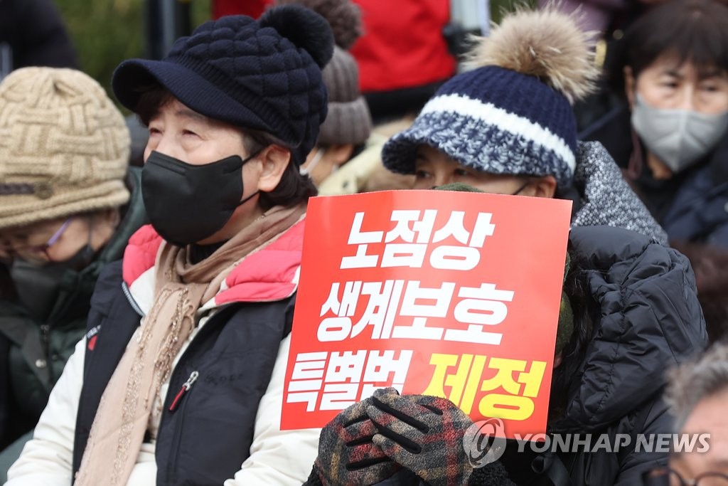 [팩트체크] 정부는 세금 안 내도 된다는데, 노점상은 왜-②