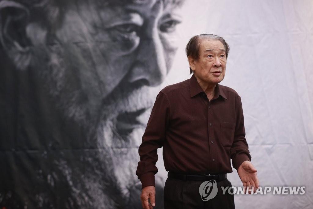 떴다 하면 매 공연이 만원사례…연극 관객 사로잡은 '할배파워'