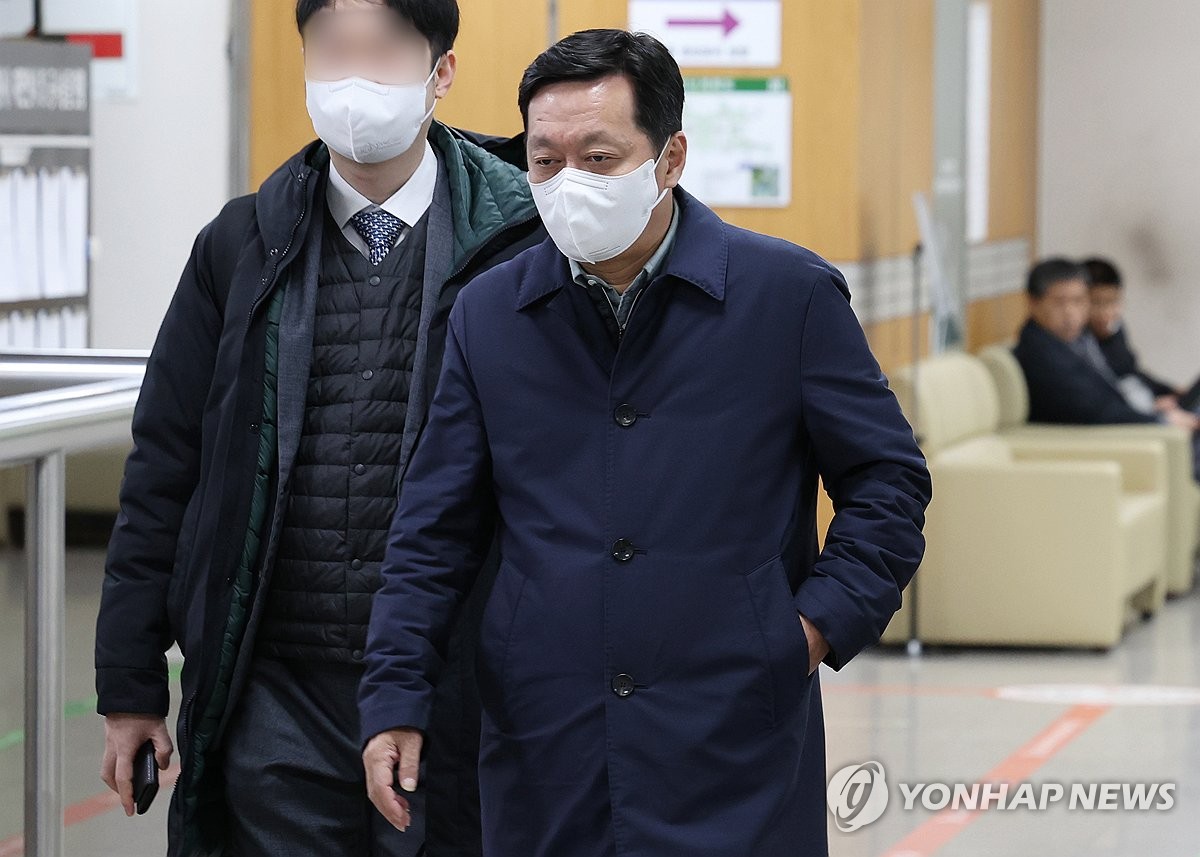 '정진상 공천관여 보도'에 공방…재판부 "보석조건 준수해야"