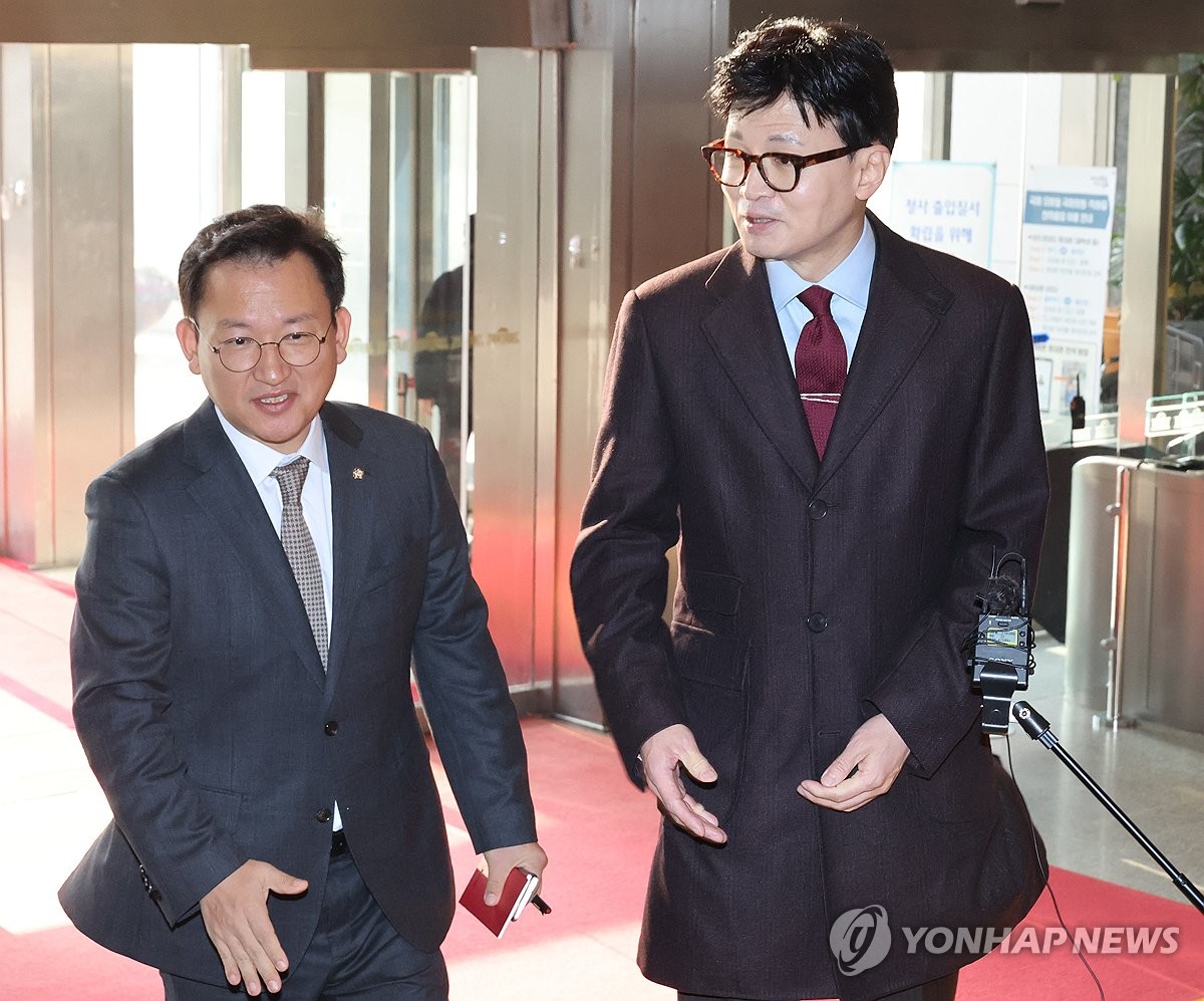 한동훈, 박근혜 전 대통령에 생일축하 난 전달