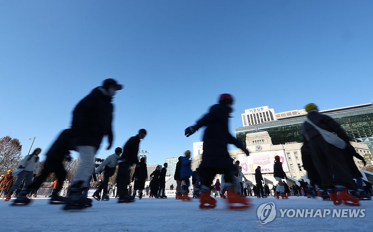 서울광장 명물 스케이트장 12일 폐장…두달간 13만여명 방문