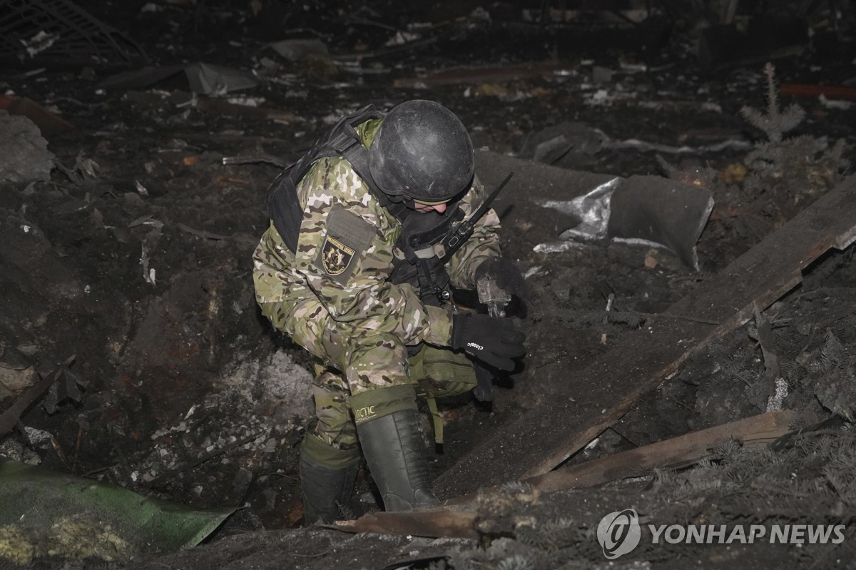 2년 채운 우크라전, 더 길어질까…"한국식 휴전 가능성도 낮아"