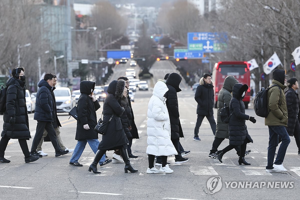 막오른 노사정 대화…근로시간·계속고용·산업전환 해법 나올까