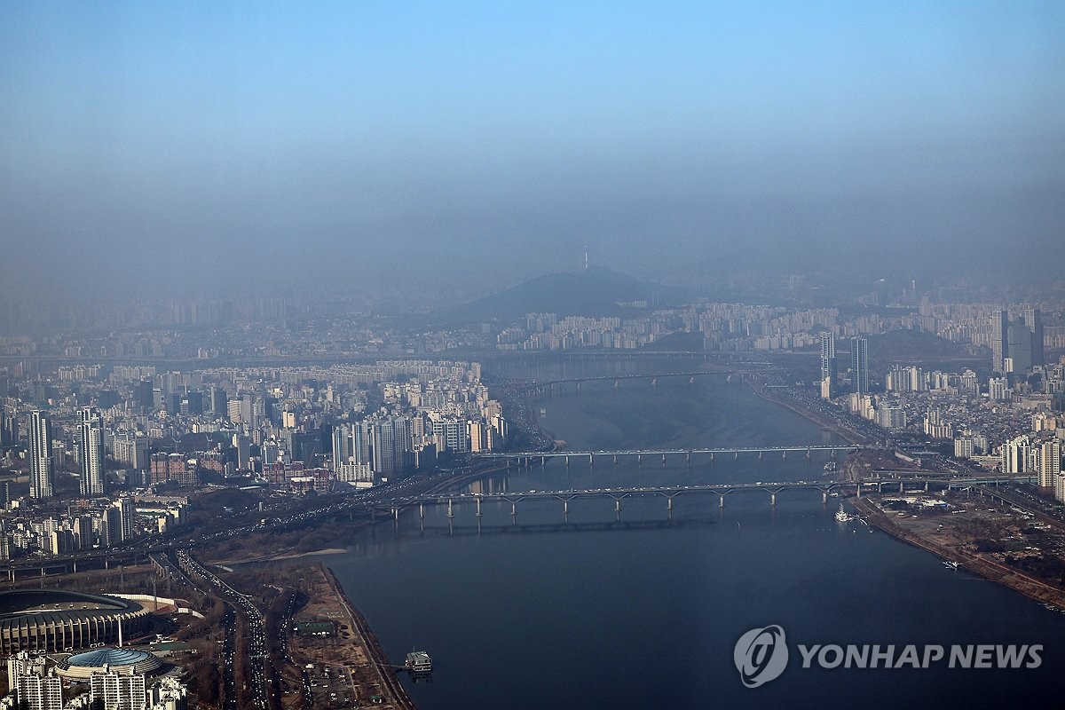 강원영동에 많은 눈…수도권·충청·호남 미세먼지 기승