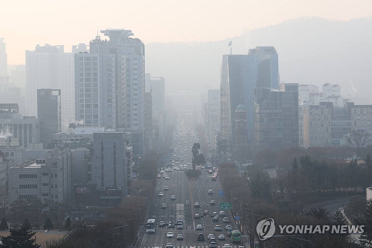 충남 등 서쪽 미세먼지 짙고 제주 강풍 동반 비…낮 최고 3~10도