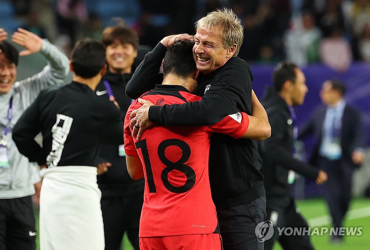 [아시안컵] 모래바람 뚫고 사커루에 복수…64년 만의 우승까지 이제 '2승'