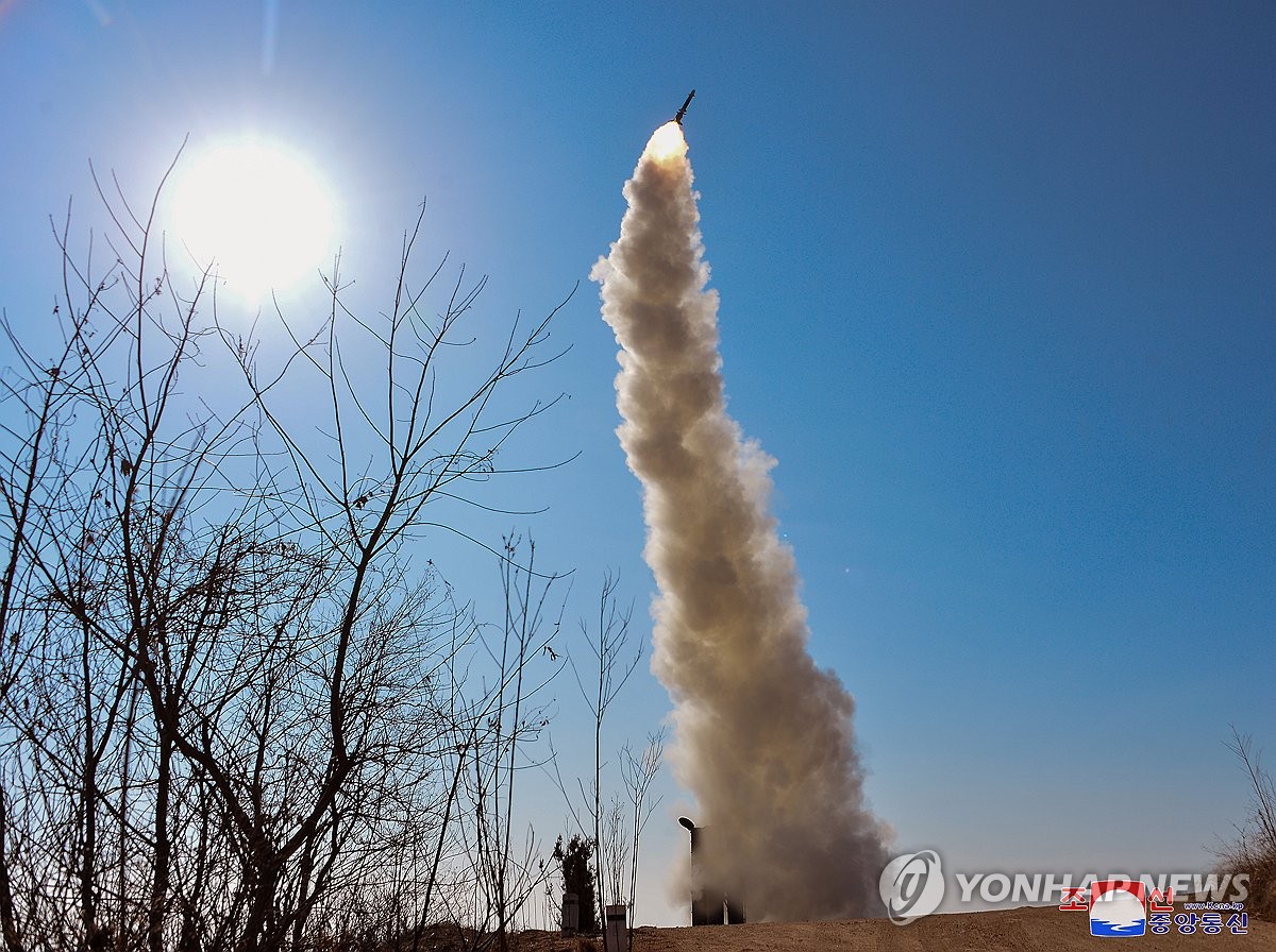 북한 "어제 순항미사일 초대형전투부 위력 시험 진행"(종합)