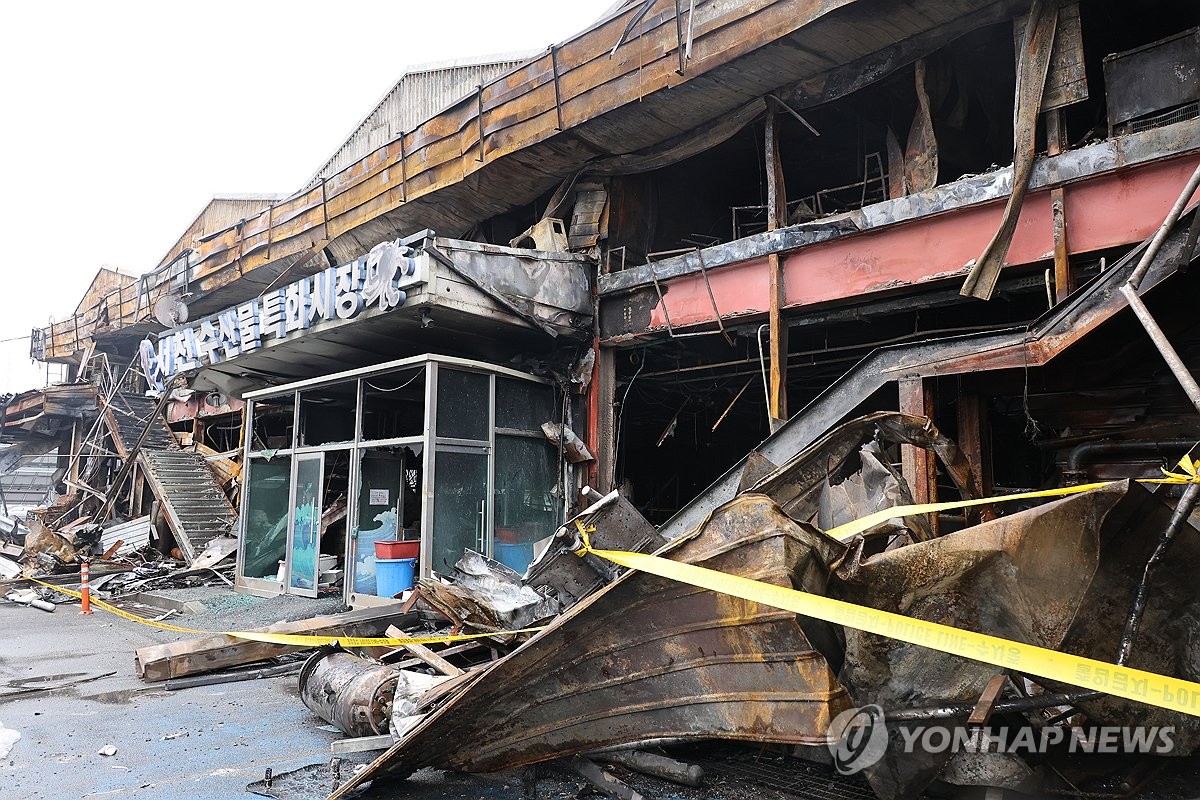 서천 임시 상설시장 터닦기 한창…화재건물 해체도 금주 시작