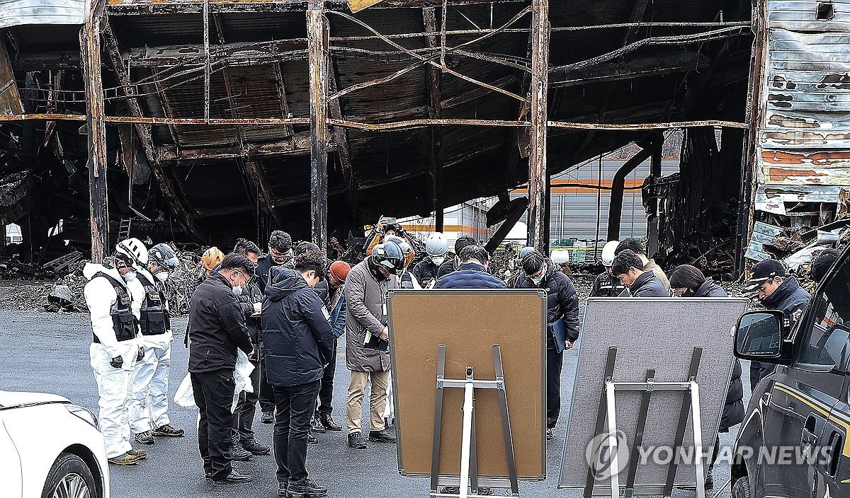 '반복돼선 안 될 비극'…샌드위치패널 화재로 1시간 버텼나(종합)