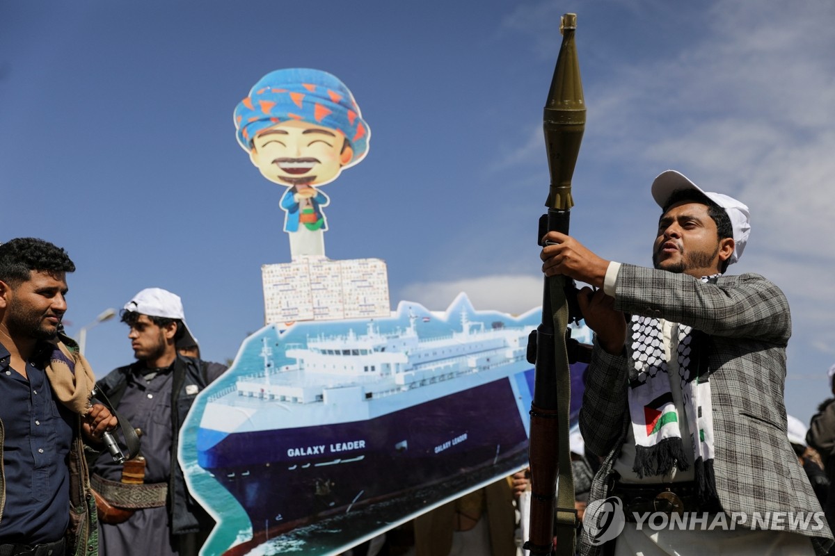 미·영 공습에 홍해 후티 위협 줄었지만…선박들 우회 계속