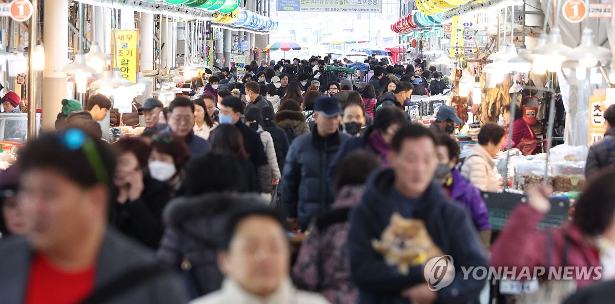 [사진톡톡] 설 앞둔 마산어시장 북적북적…평소보다 30% 많이 찾아