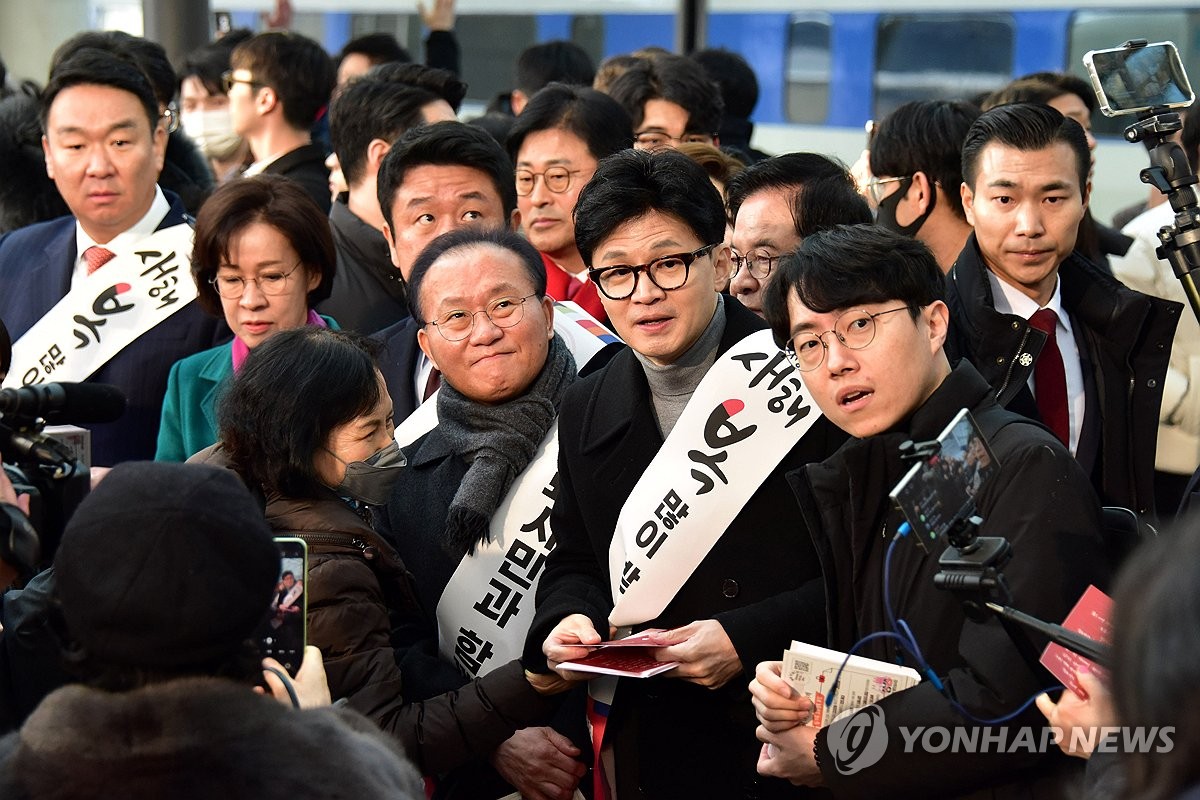 우상호, 방송 중 한동훈 욕설…韓 "룸살롱 때와 달라진 게 없다"