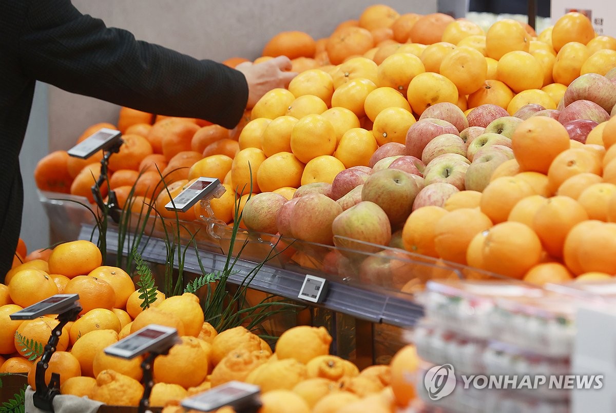농식품부 차관 "사과·배 가격 높아…166억원 할인 지원"