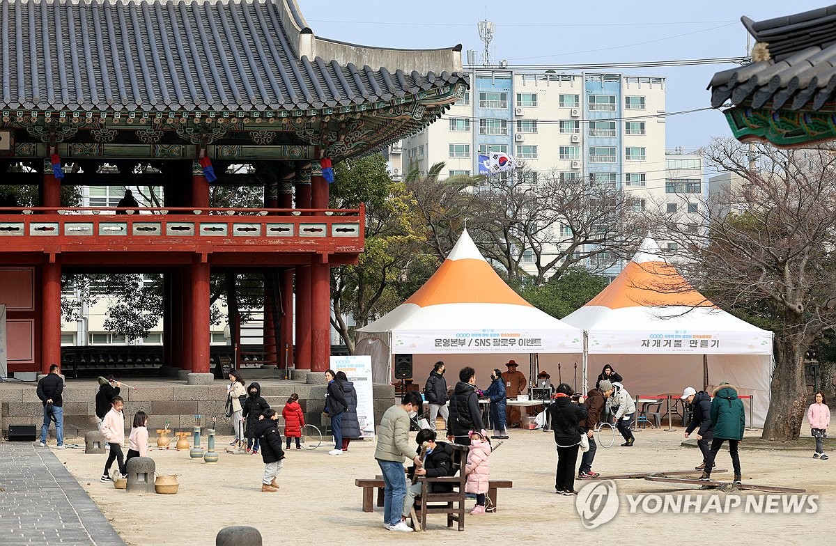 "연휴 끝" 전국 고속도로 도심진입 일부 구간 지·정체