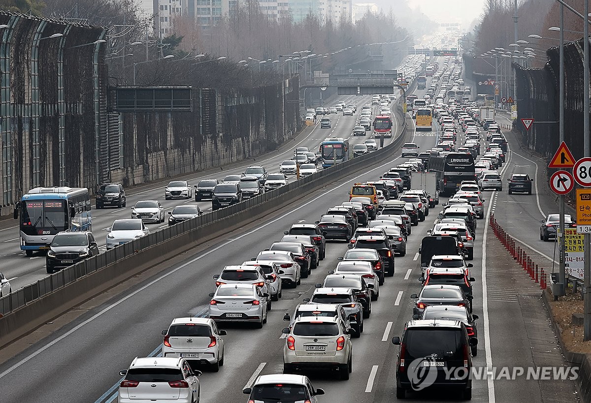 설 귀경 본격화 고속도로 곳곳 정체…부산→서울 6시간20분