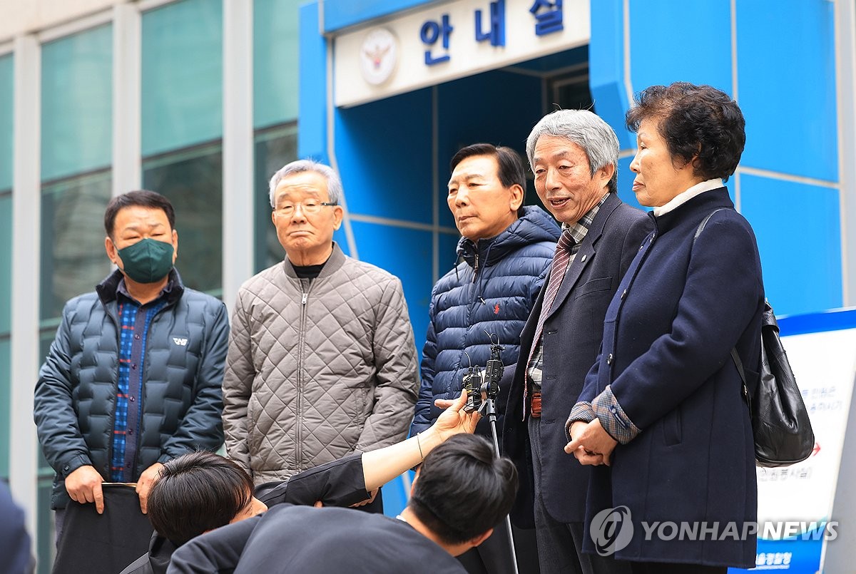한국전쟁 민간인 학살 유족, 김광동 진실화해위원장 고소