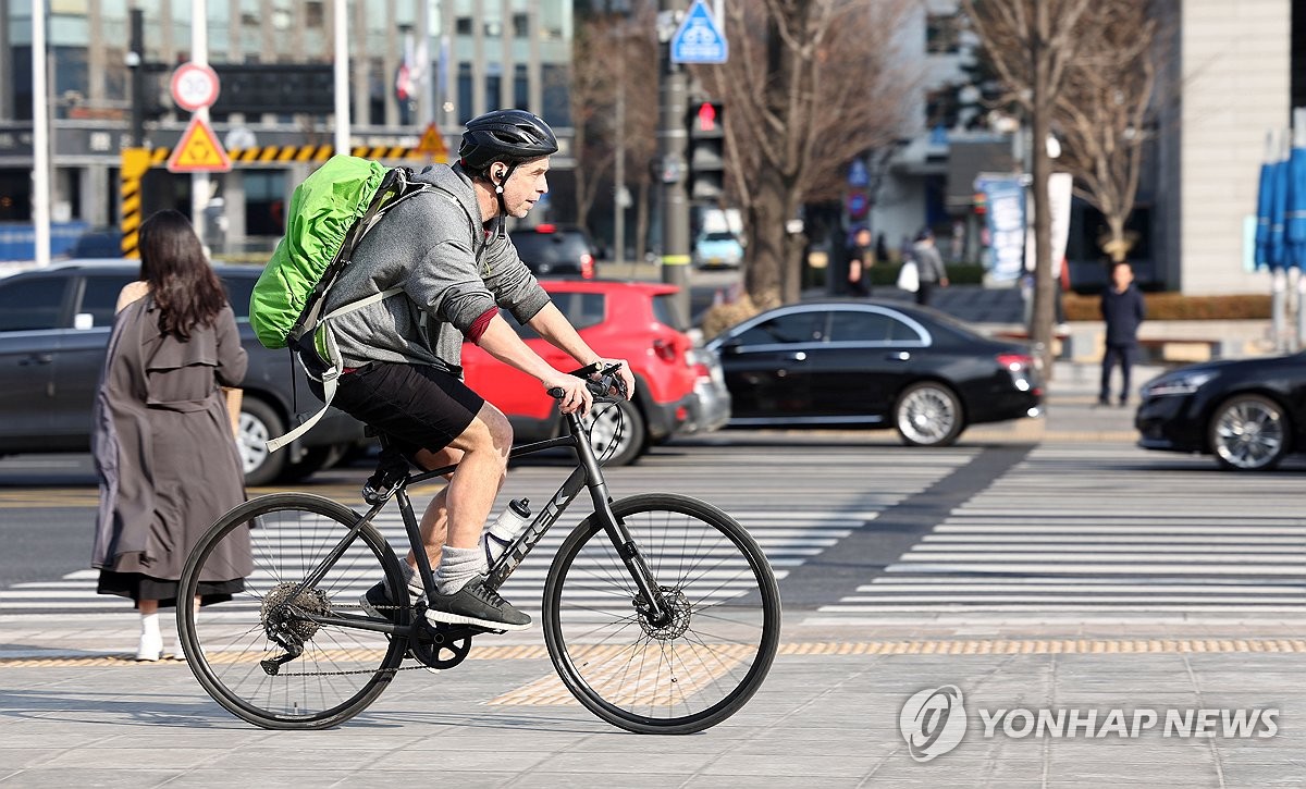 눈 녹아 비 되는 '우수' 앞둔 주말, 평년보다 포근…일요일엔 비