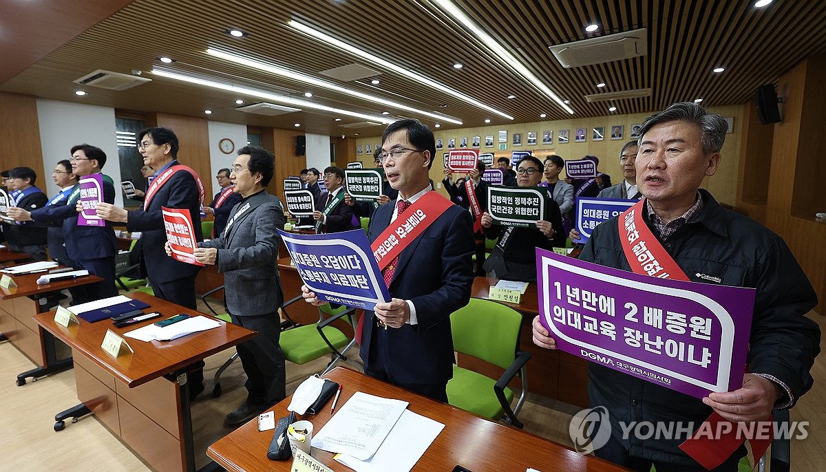 전공의단체 회장 사직…"집단사직 신호" vs "투쟁 구심점 상실"(종합)