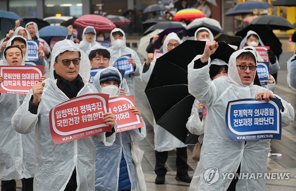 원광대병원 전공의 '전원 사직'에 전북도 "보건 인력 투입" 검토