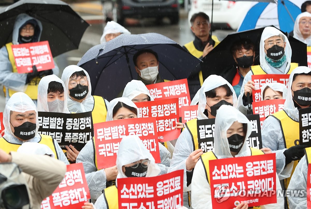 한총리, 의사 집회에 "환자 볼모 잡아선 국민 지지 못 얻어"