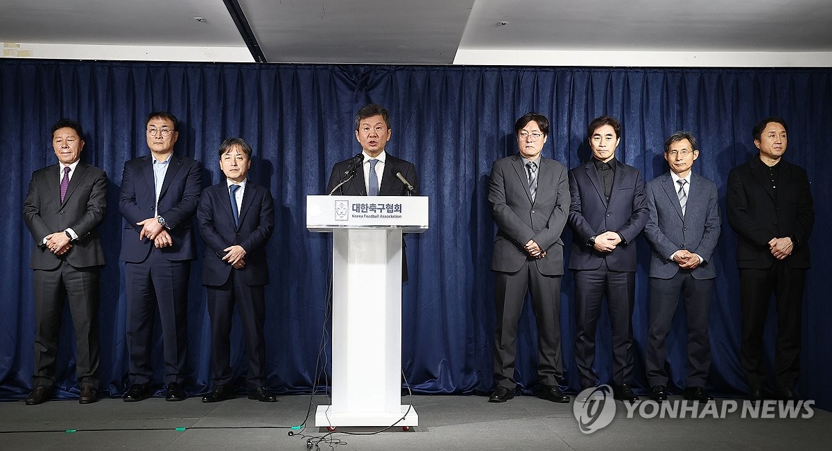 클린스만 위약금 100억원 어쩌나…정몽규 "재정적 기여 고민"