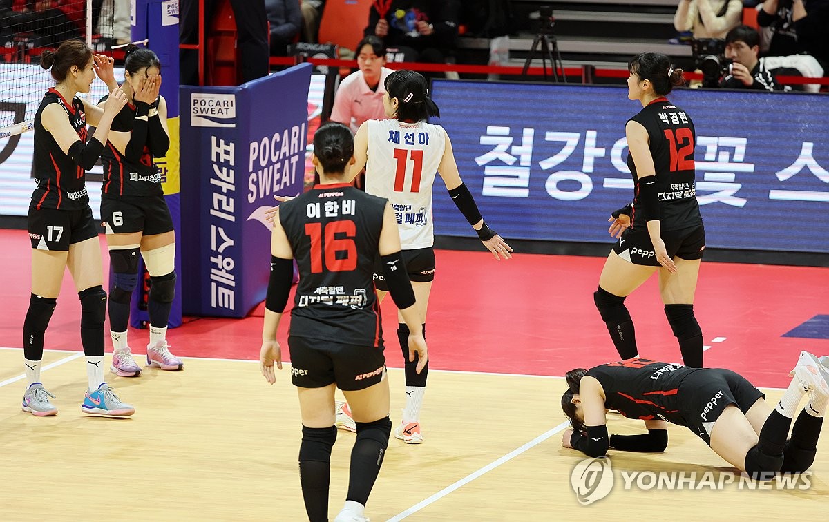 프로배구 정관장, 3위로 점프…페퍼는 속절없는 22연패(종합)