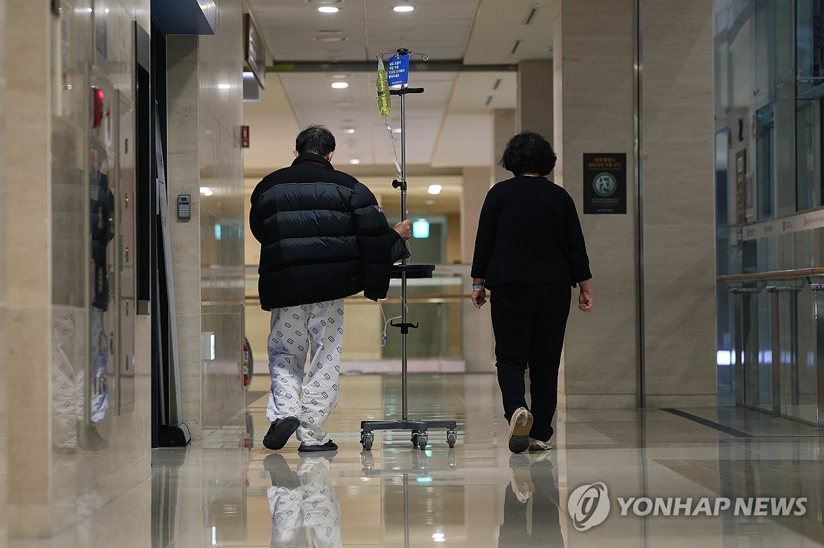 '의료대란 이미 현실화' 수술 늦추는 병원들…환자 전전긍긍