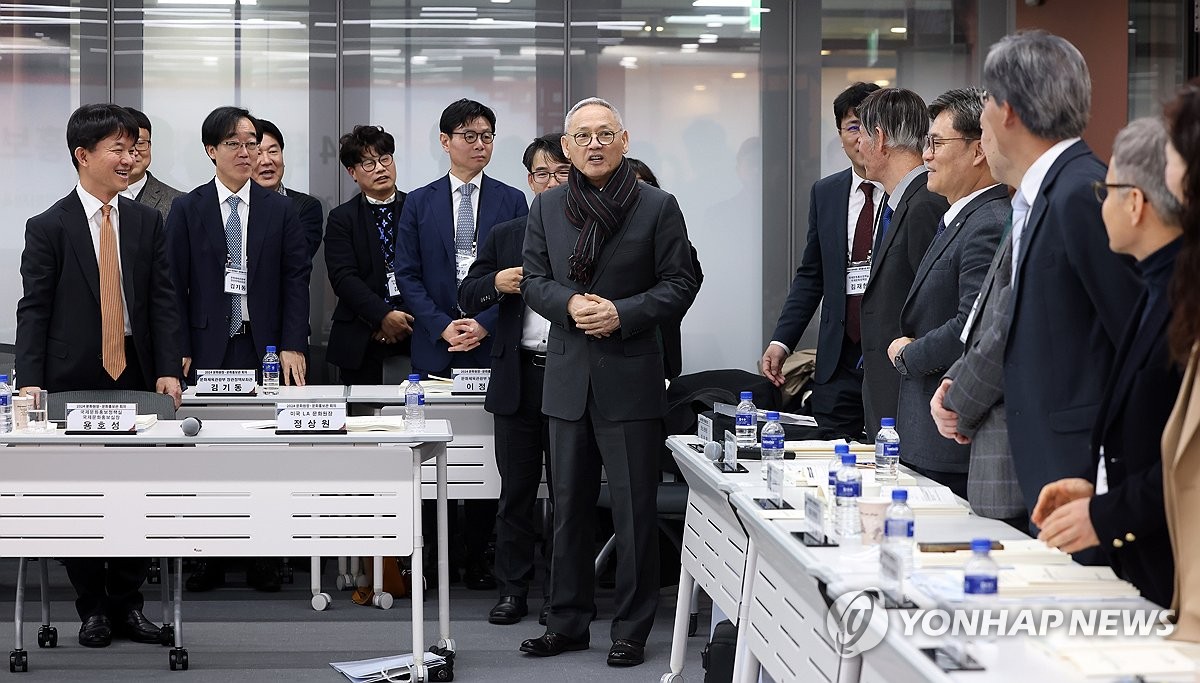 유인촌 "전세계 한국문화원, 국제교류 전초기지 역할 해달라"(종합)