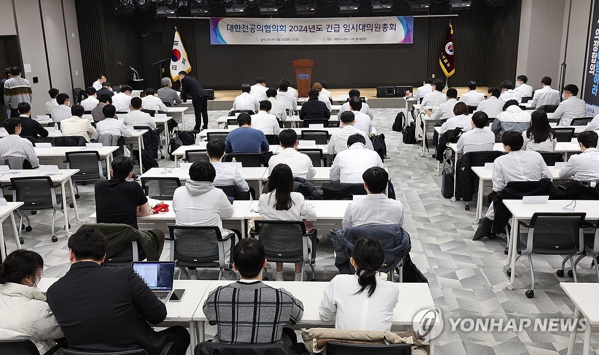 전공의들 "환자 곁 떠나 엄청난 부담…해야 할 건 해야 해"