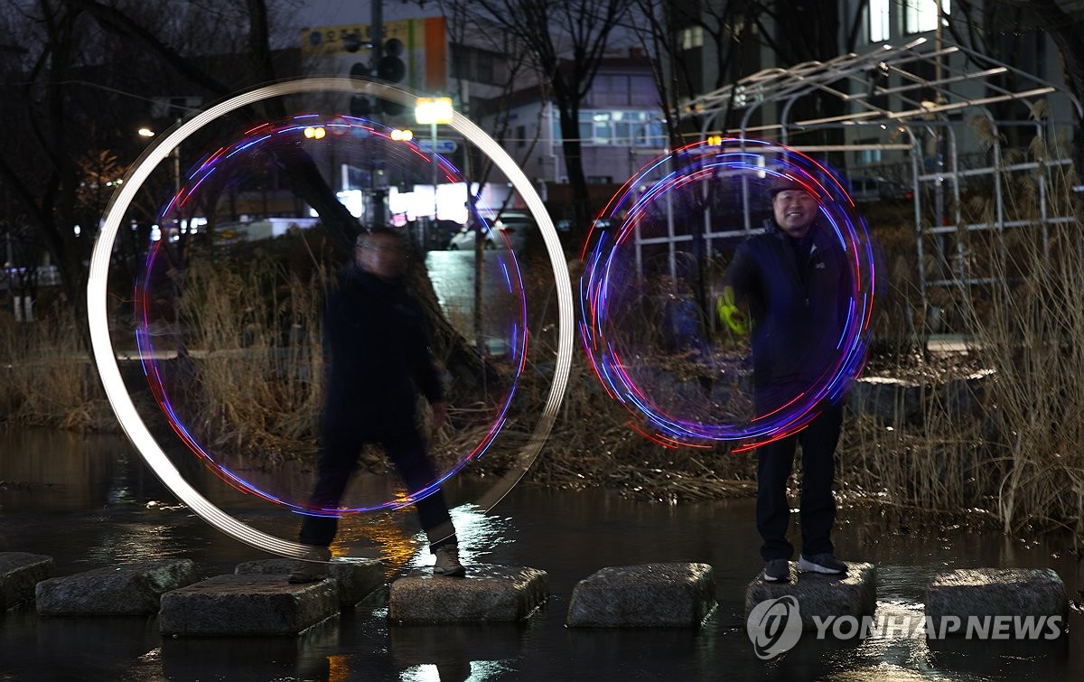 오곡밥 먹고 딱딱한 부럼도 '꽉'…풍년·건강 빌던 정월 대보름