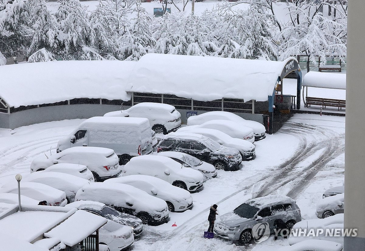 경기광주 13.4㎝ 등 경기지역 눈…낙상·차량 사고 잇따라(종합)