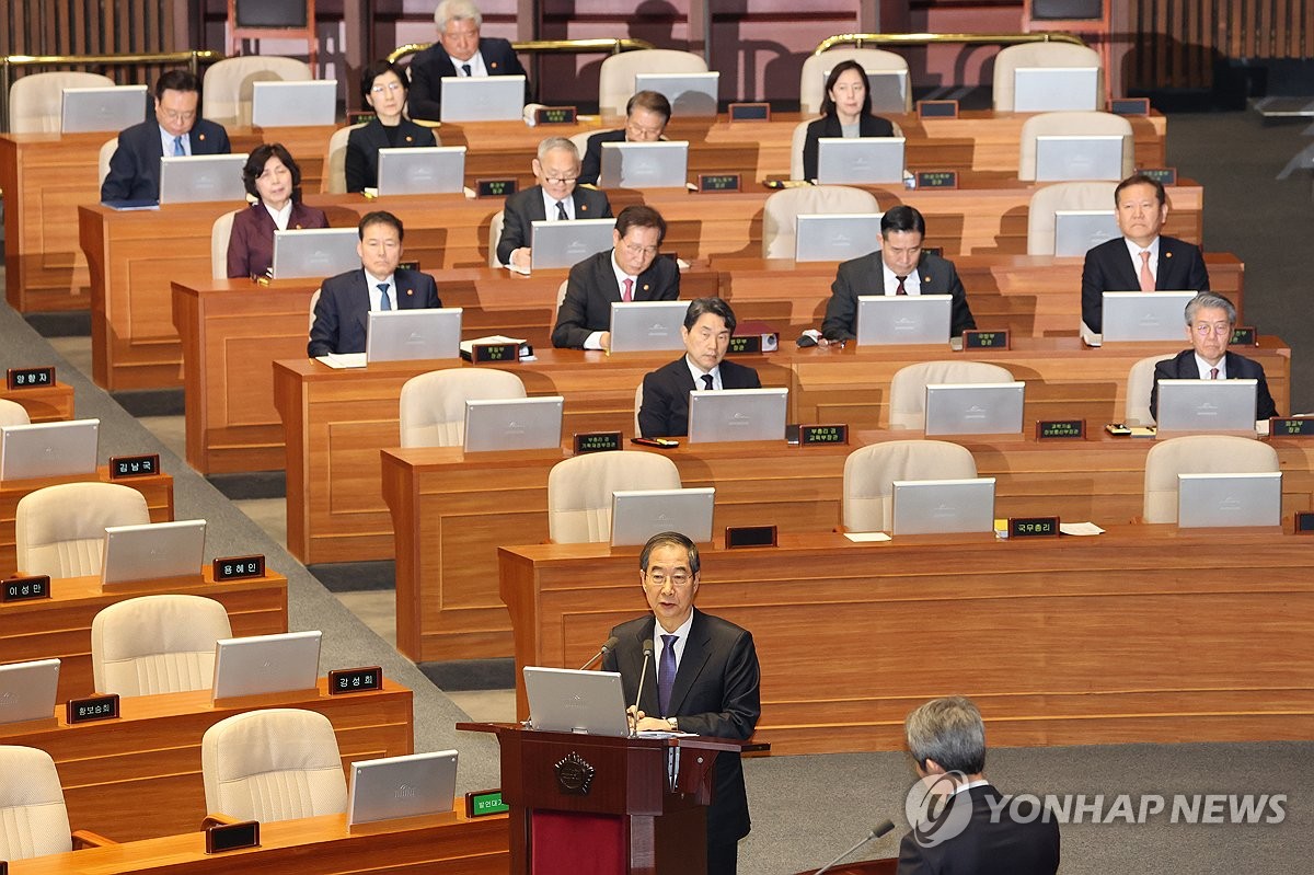 한총리, 과잉경호 지적에 "국가원수 경호 기본규칙 따라 불가피"