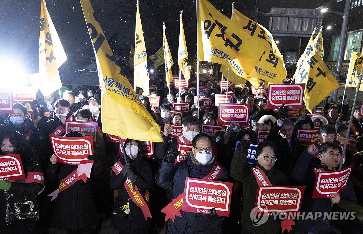 [속보] 복지부 "의사 집단행동 피해 40건 신규접수…수술지연 27건"