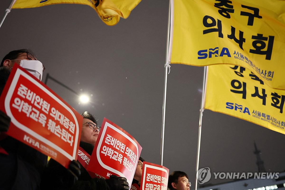 전공의 이탈 길어지자 사상 첫 '심각' 경보…병원 혼란도 고조