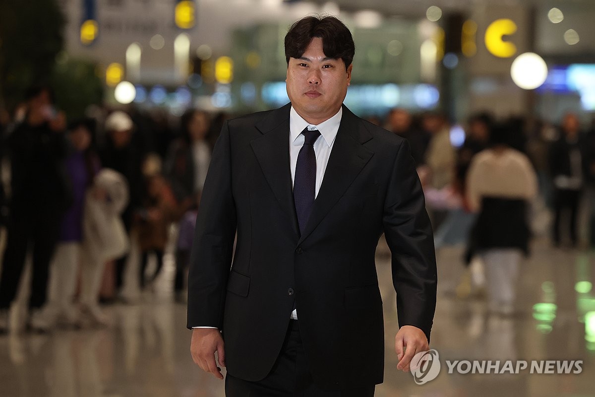 오키나와 떠나는 류현진 "이루고 싶은 것? 한화 우승 외엔 없다"