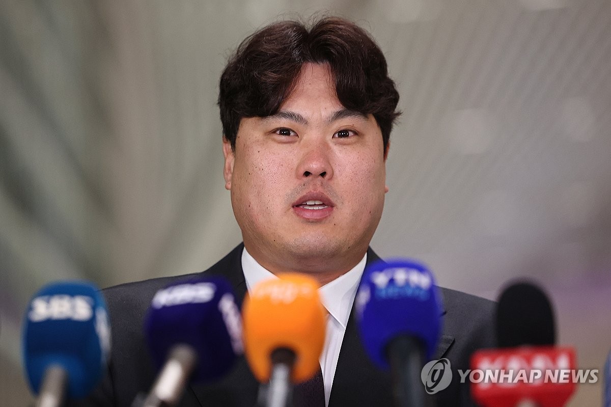 오키나와 떠나는 류현진 "이루고 싶은 것? 한화 우승 외엔 없다"