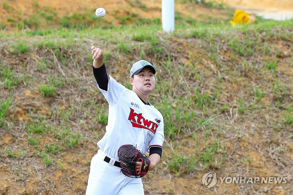 수술하고 처음 마운드 올라간 kt 소형준 "이제 선수 같네요"