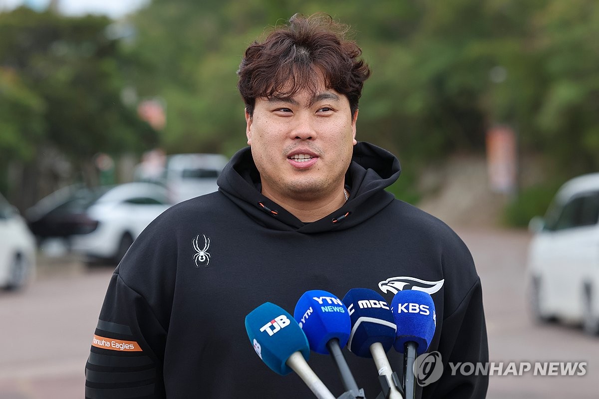 동료들과 '행복 훈련'…류현진 "후배들, 편하게 다가와 주길"