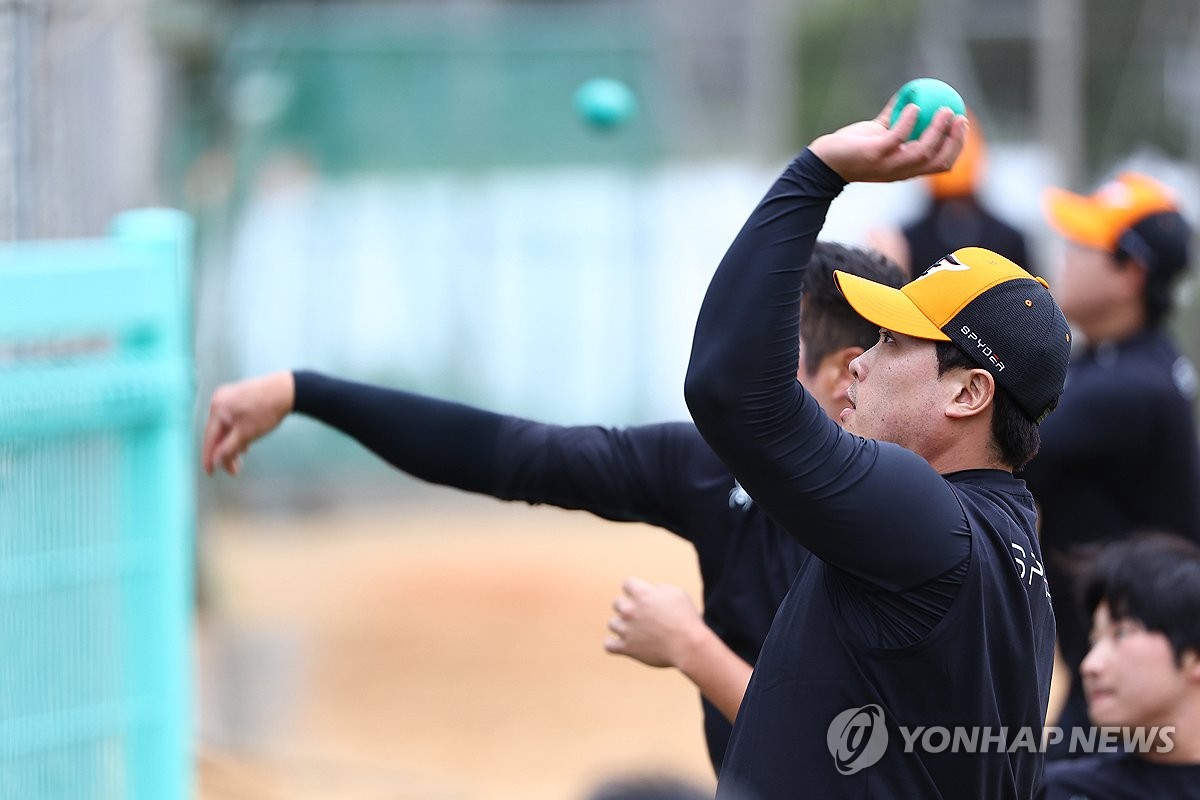 19년 만에 류현진과 배터리…이재원 "한화, 하나로 뭉칠 겁니다"